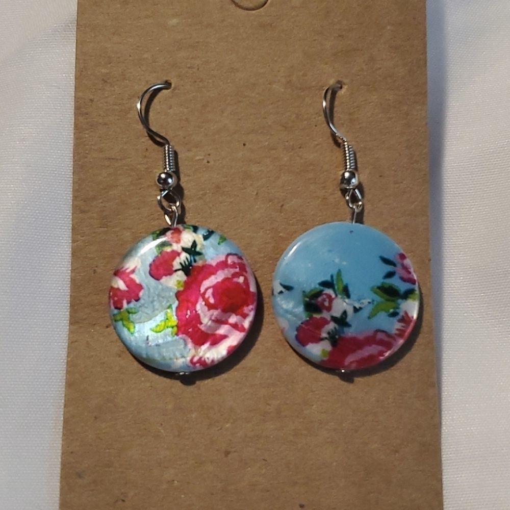 New Floral Shell Bead Silver Tone Hook Earrings 15$